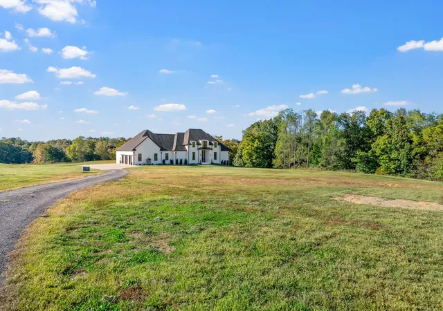 Photo 4 of Single family home for sale at 1914 Hickory Point Rd, Clarksville, TN 37043 | MLS# 3599030 | Listing updated on 2026-10-03