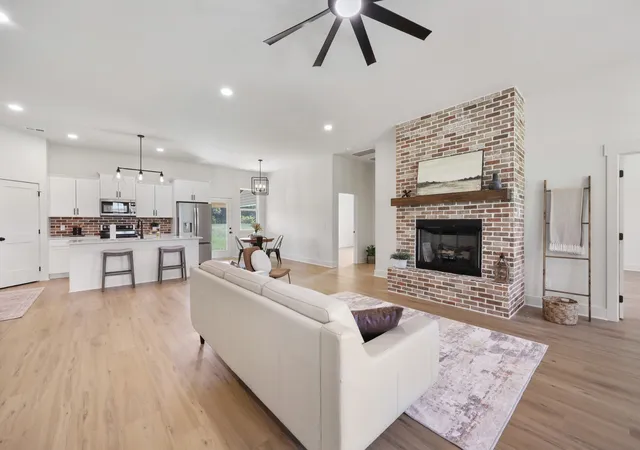 Photo 3 of Single family home for sale at 4031 Wells Rd, Springfield, TN 37172 | MLS# 3597131 | Listing updated on 2026-09-21