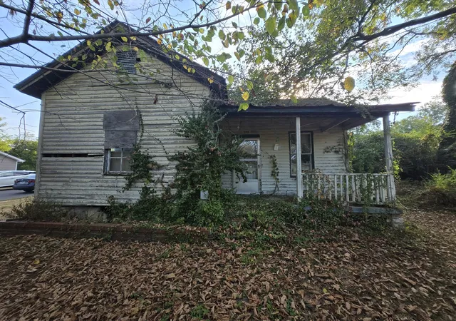 Single family home for sale at 704 N Water St, Columbia, TN 38401 | MLS# 3597109