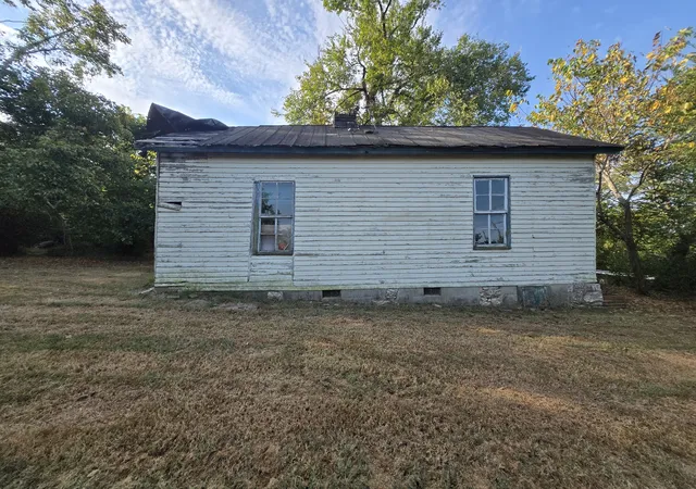 Photo 3 of Single family home for sale at 704 N Water St, Columbia, TN 38401 | MLS# 3597109 | Listing updated on 2026-09-25