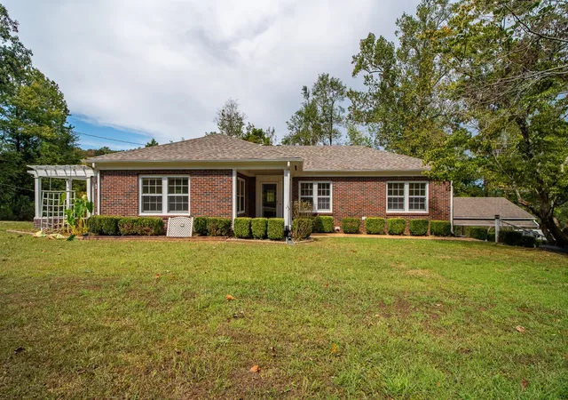 Single family home for sale at 214 Mcwilliams St, Waynesboro, TN 38485 | MLS# 3598767