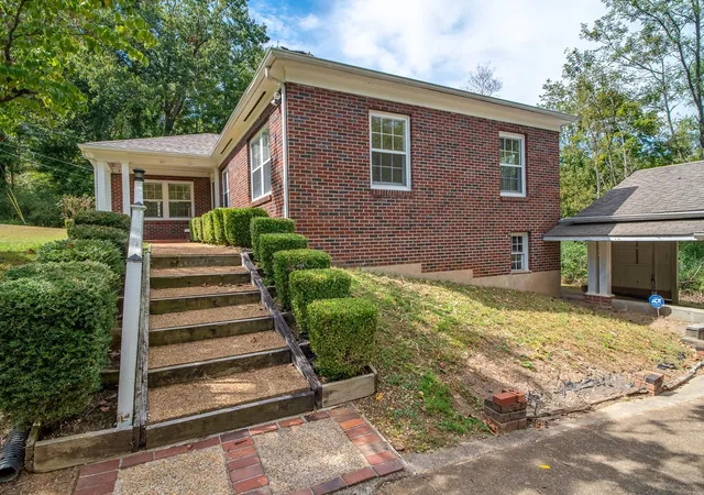Photo 3 of Single family home for sale at 214 Mcwilliams St, Waynesboro, TN 38485 | MLS# 3598767 | Listing updated on 2026-09-28