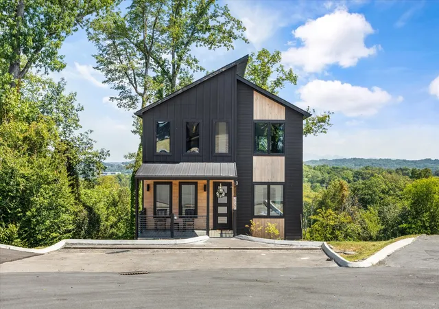 Photo 2 of Single family home for sale at 527 New Venture Way, Sevierville, TN 37876 | MLS# 3601598 | Listing updated on 2026-09-26