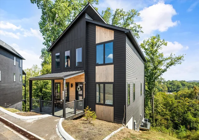Photo 4 of Single family home for sale at 527 New Venture Way, Sevierville, TN 37876 | MLS# 3601598 | Listing updated on 2026-09-26