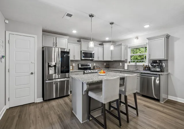 Photo 2 of Single family home for sale at 1046 Brightwood Ct, Clarksville, TN 37043 | MLS# 3599152 | Listing updated on 2026-10-20