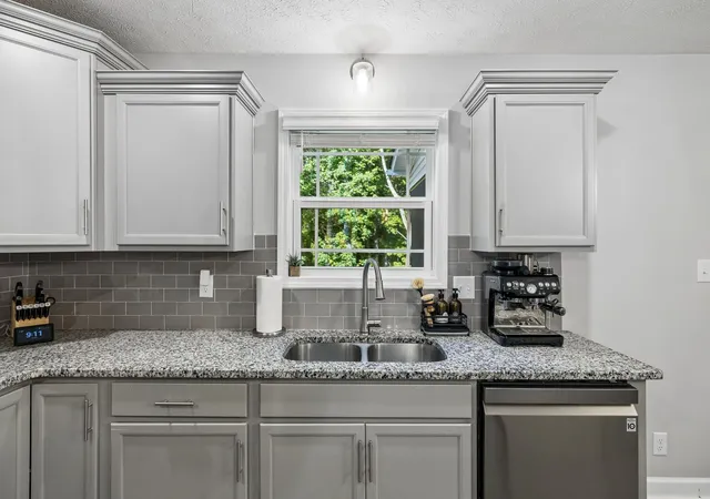 Photo 4 of Single family home for sale at 1046 Brightwood Ct, Clarksville, TN 37043 | MLS# 3599152 | Listing updated on 2026-10-20