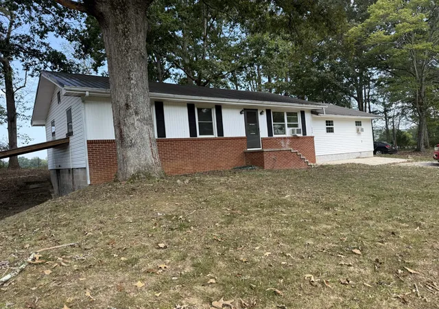 Photo 1 of Single family home for sale at 210 Snow Ln, Harriman, TN 37748 | MLS# 3597143 | Listing updated on 2026-09-21