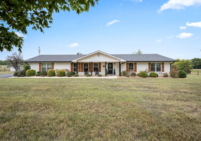 Photo 1 of Single family home for sale at 2915 Hickory Hl Church Rd, Shelbyville, TN 37160 | MLS# 3597179 | Listing updated on 2026-09-29