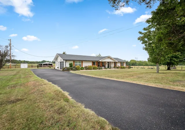 Photo 2 of Single family home for sale at 2915 Hickory Hl Church Rd, Shelbyville, TN 37160 | MLS# 3597179 | Listing updated on 2026-09-29