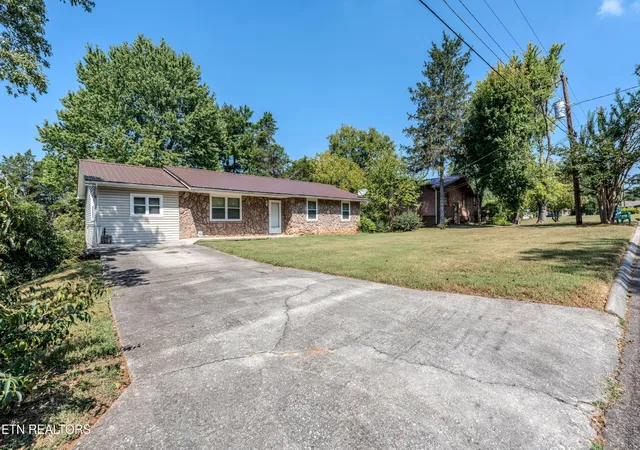 Photo 3 of Single family home for sale at 7811 E Sesame Ln, Knoxville, TN 37938 | MLS# 3597137 | Listing updated on 2026-09-29