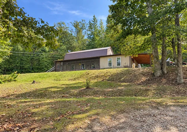 Photo 1 of Single family home for sale at 2060 Deer Crk Rd, Linden, TN 37096 | MLS# 3597592 | Listing updated on 2026-10-02