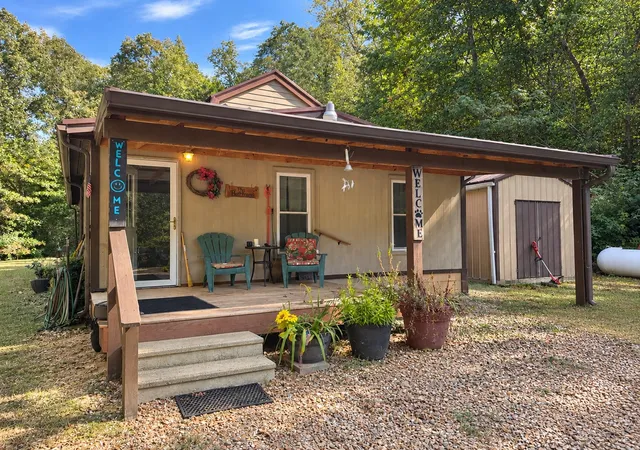 Photo 2 of Single family home for sale at 2060 Deer Crk Rd, Linden, TN 37096 | MLS# 3597592 | Listing updated on 2026-10-02