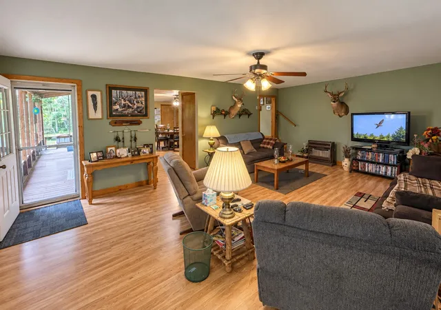 Photo 3 of Single family home for sale at 2060 Deer Crk Rd, Linden, TN 37096 | MLS# 3597592 | Listing updated on 2026-10-02