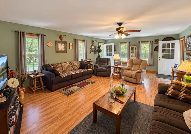 Photo 3 of Single family home for sale at 2060 Deer Crk Rd, Linden, TN 37096 | MLS# 3597592 | Listing updated on 2026-10-02