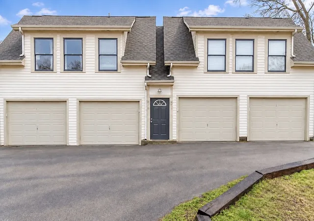 Listing Photo 2 - Condo for sale in building located at 421 Van Buren St, Nashville, TN 37208