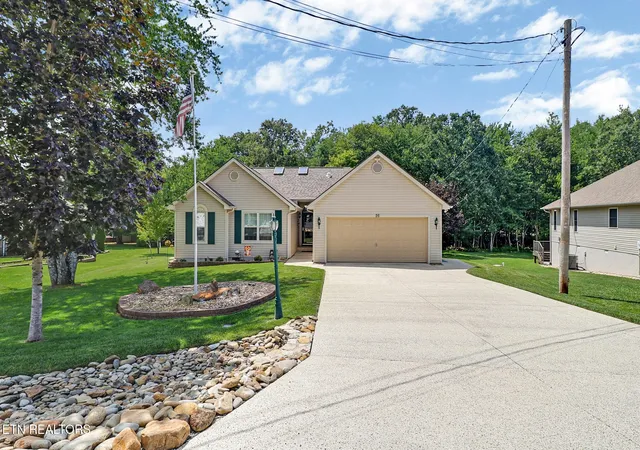 Photo 3 of Single family home for sale at 26 Inwood Dr, Crossville, TN 38558 | MLS# 3597164 | Listing updated on 2026-09-22