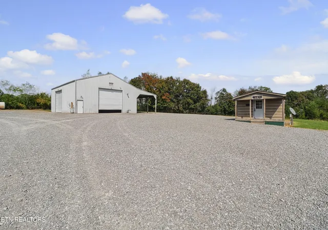 Photo 2 of Single family home for sale at 165 Ramey Rd, Crossville, TN 38571 | MLS# 3597185 | Listing updated on 2026-09-21