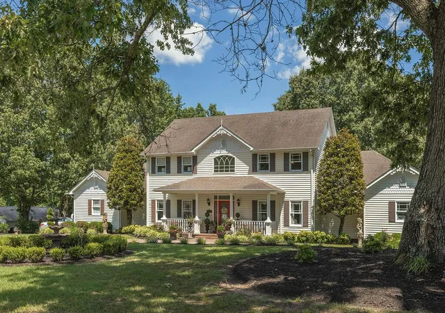 Photo 2 of Single family home for sale at 200 Nalonna Dr, Paris, TN 38242 | MLS# 3597240 | Listing updated on 2026-09-22