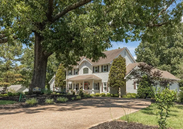 Photo 3 of Single family home for sale at 200 Nalonna Dr, Paris, TN 38242 | MLS# 3597240 | Listing updated on 2026-09-22