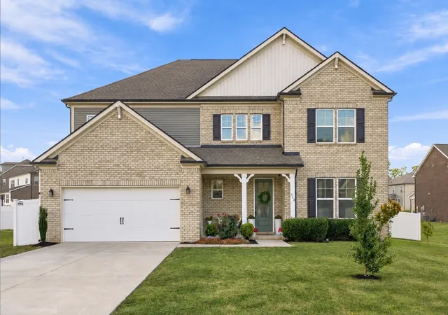 Photo 1 of Single family home for sale at 613 Davenport Dr, Murfreesboro, TN 37128 | MLS# 3598990 | Listing updated on 2026-09-26