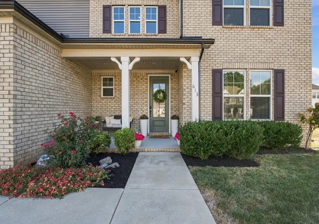 Photo 3 of Single family home for sale at 613 Davenport Dr, Murfreesboro, TN 37128 | MLS# 3598990 | Listing updated on 2026-09-26