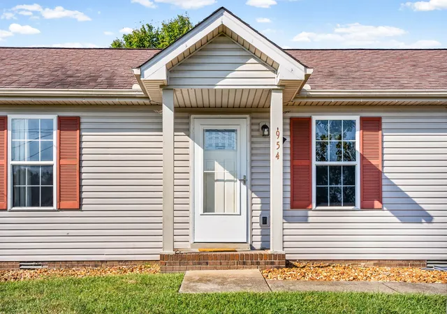 Photo 2 of Single family home for sale at 954 Crabapple Ct, Clarksville, TN 37040 | MLS# 3598225 | Listing updated on 2026-10-12