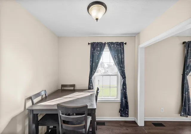 Photo 4 of Single family home for sale at 954 Crabapple Ct, Clarksville, TN 37040 | MLS# 3598225 | Listing updated on 2026-10-12