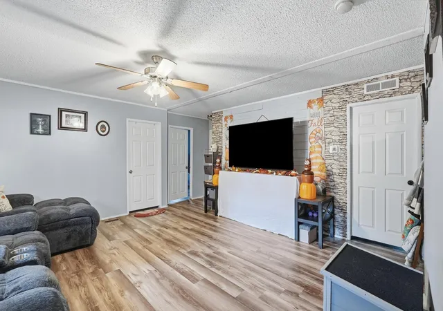 Photo 2 of Manufactured home for sale at 166 Killary Rd, Crossville, TN 38572 | MLS# 3609886 | Listing updated on 2026-10-07