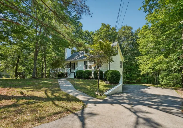 Photo 2 of Single family home for sale at 1041 Cross Country Dr, Kingston Springs, TN 37082 | MLS# 3598331 | Listing updated on 2026-09-25
