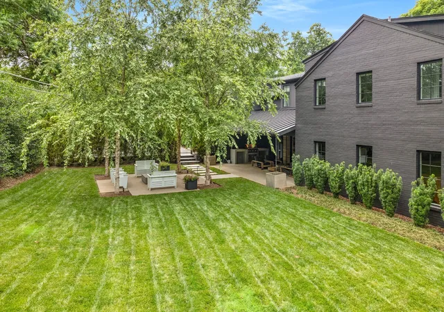 Photo 3 of Single family home for sale at 2804 Hawthorne Pl, Nashville, TN 37212 | MLS# 3603588 | Listing updated on 2026-10-01