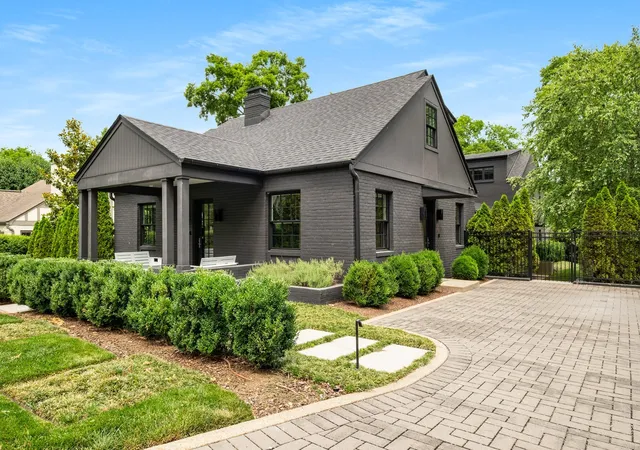 Photo 3 of Single family home for sale at 2804 Hawthorne Pl, Nashville, TN 37212 | MLS# 3603588 | Listing updated on 2026-10-01