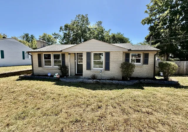 Photo 1 of Single family home for sale at 111 Winton St, Mc Minnville, TN 37110 | MLS# 3598776 | Listing updated on 2026-10-02