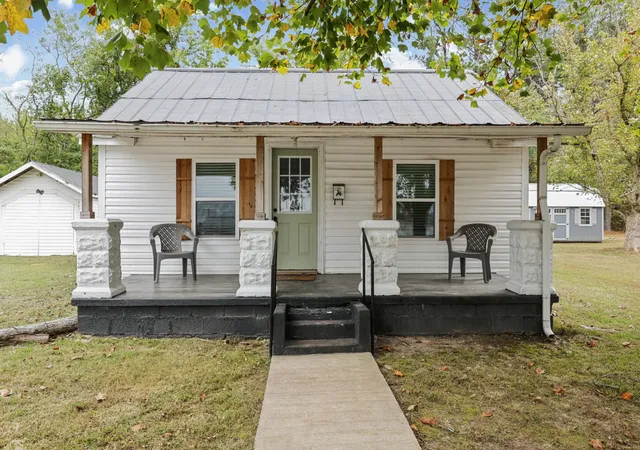 Photo 3 of Single family home for sale at 219 Cedar St, Hohenwald, TN 38462 | MLS# 3599185 | Listing updated on 2026-10-02