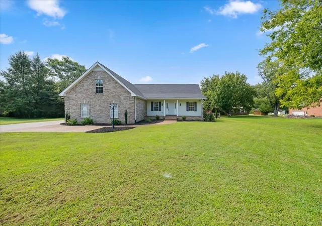 Photo 2 of Single family home for sale at 3011 Tyree Springs Rd, Hendersonville, TN 37075 | MLS# 3597312 | Listing updated on 2026-10-02