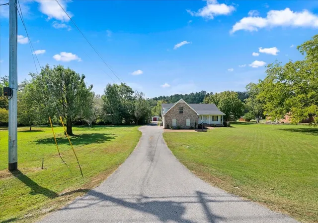 Photo 3 of Single family home for sale at 3011 Tyree Springs Rd, Hendersonville, TN 37075 | MLS# 3597312 | Listing updated on 2026-10-02