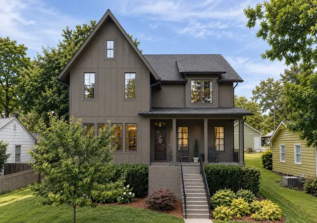 Single family home for sale at 122 38th Avenue N, Nashville, TN 37209 | MLS# 3599166