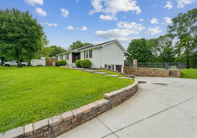 Single family home for sale at 1006 Indian Trl, Castalian Springs, TN 37031 | MLS# 3597311