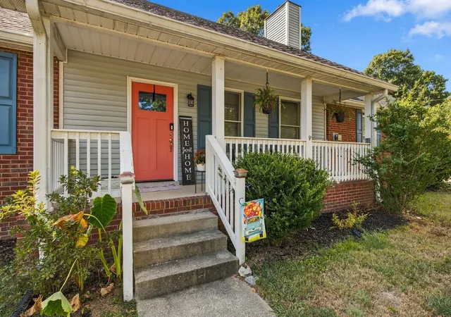 Photo 3 of Single family home for sale at 301 Carlton Pl, Goodlettsville, TN 37072 | MLS# 3598006 | Listing updated on 2026-09-23