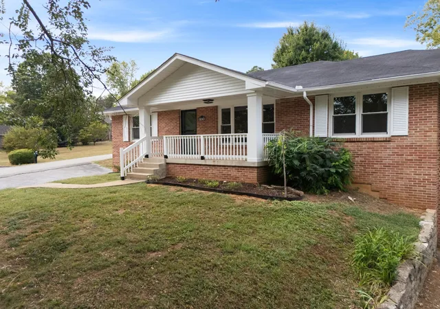 Photo 2 of Single family home for sale at 200 Woods Dr, Columbia, TN 38401 | MLS# 3597345 | Listing updated on 2026-09-28