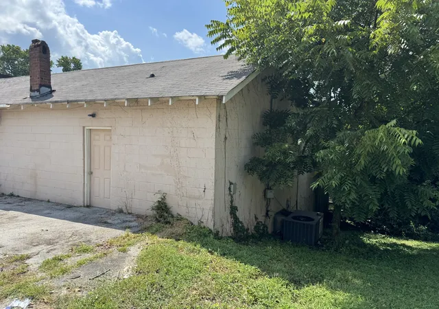 Photo 3 of Multi family home for sale at 400 Hatcher Ln, Columbia, TN 38401 | MLS# 3597339 | Listing updated on 2026-09-21