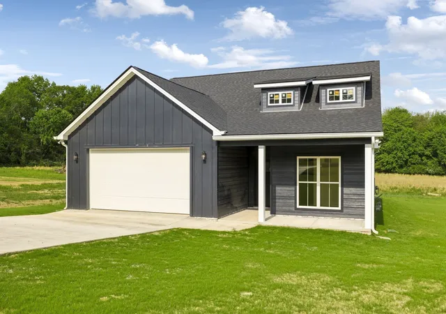 Photo 3 of Single family home for sale at 819 Oconnor St, Smithville, TN 37166 | MLS# 3598876 | Listing updated on 2026-09-24
