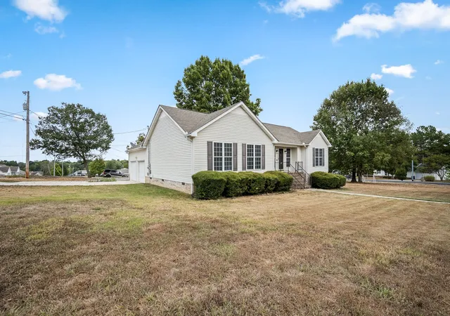 Photo 2 of Single family home for sale at 114 Sanders St, Shelbyville, TN 37160 | MLS# 3597870 | Listing updated on 2026-09-26