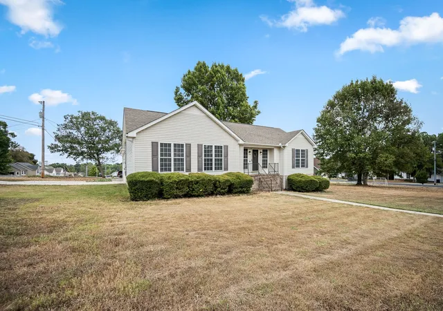 Photo 3 of Single family home for sale at 114 Sanders St, Shelbyville, TN 37160 | MLS# 3597870 | Listing updated on 2026-09-26