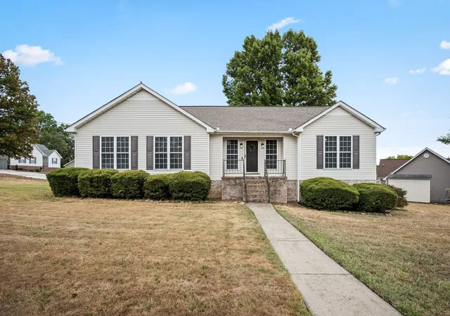 Photo 3 of Single family home for sale at 114 Sanders St, Shelbyville, TN 37160 | MLS# 3597870 | Listing updated on 2026-09-26