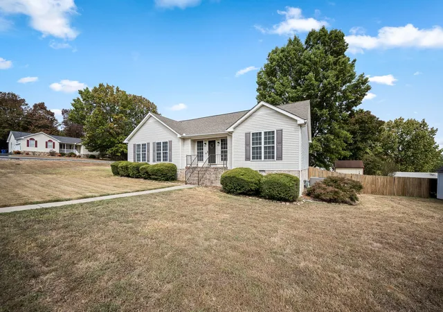 Photo 4 of Single family home for sale at 114 Sanders St, Shelbyville, TN 37160 | MLS# 3597870 | Listing updated on 2026-09-26