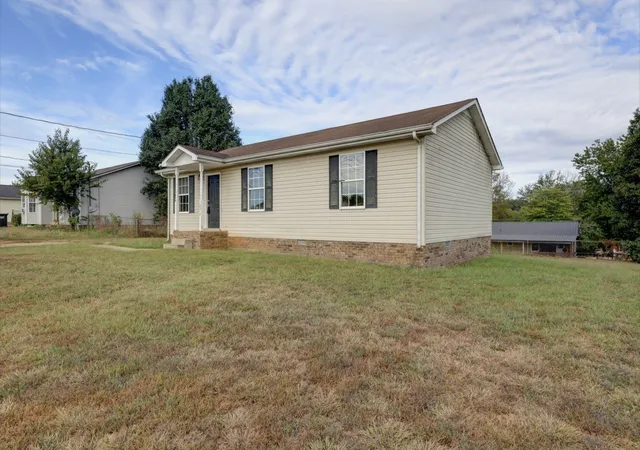 Photo 3 of Single family home for sale at 1022 Bush Ave, Oak Grove, KY 42262 | MLS# 3597347 | Listing updated on 2026-09-28