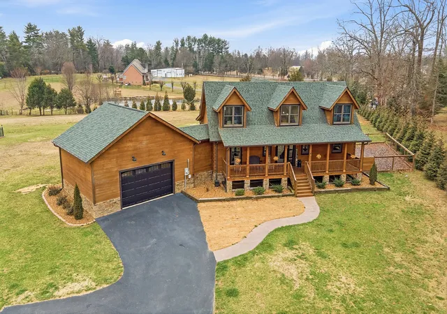 Photo 1 of Single family home for sale at 530 Parkway Rd, Tullahoma, TN 37388 | MLS# 3598094 | Listing updated on 2026-09-30