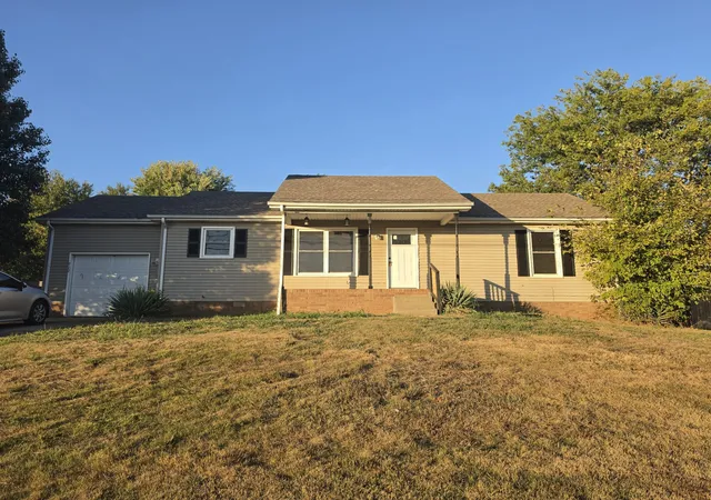 Single family home for sale at 912 Hugh Hunter Rd, Oak Grove, KY 42262 | MLS# 3597404