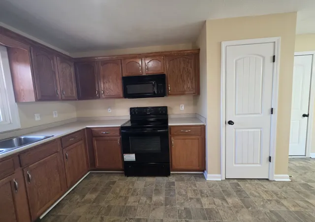 Photo 4 of Single family home for sale at 912 Hugh Hunter Rd, Oak Grove, KY 42262 | MLS# 3597404 | Listing updated on 2026-09-29