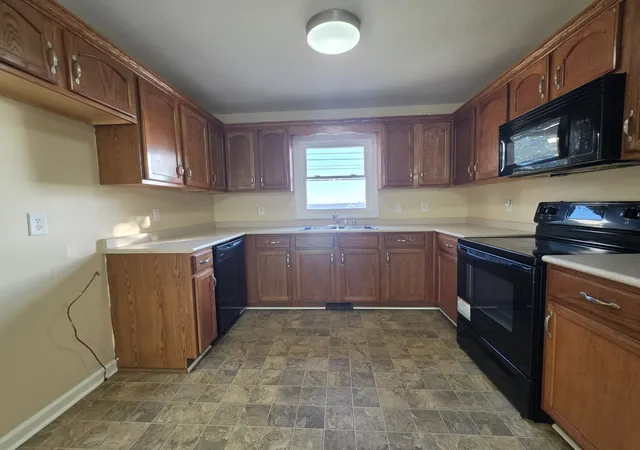Photo 3 of Single family home for sale at 912 Hugh Hunter Rd, Oak Grove, KY 42262 | MLS# 3597404 | Listing updated on 2026-09-29